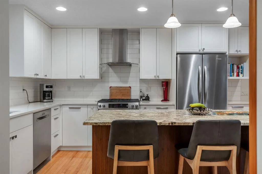 420 Strathcona Drive SW, Calgary — photo 3 of 50