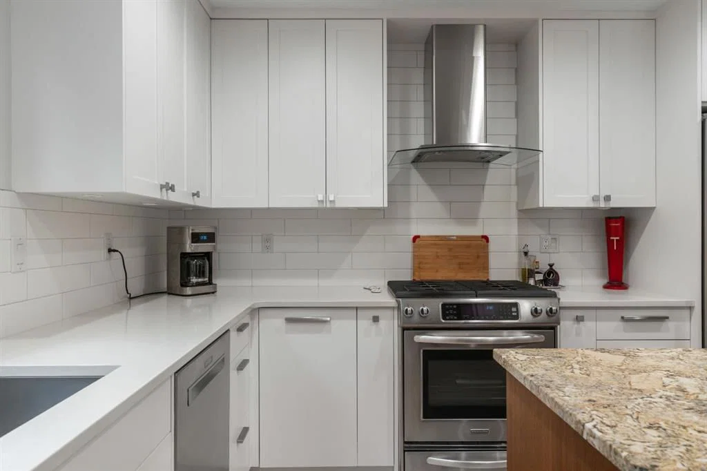 420 Strathcona Drive SW, Calgary — photo 5 of 50