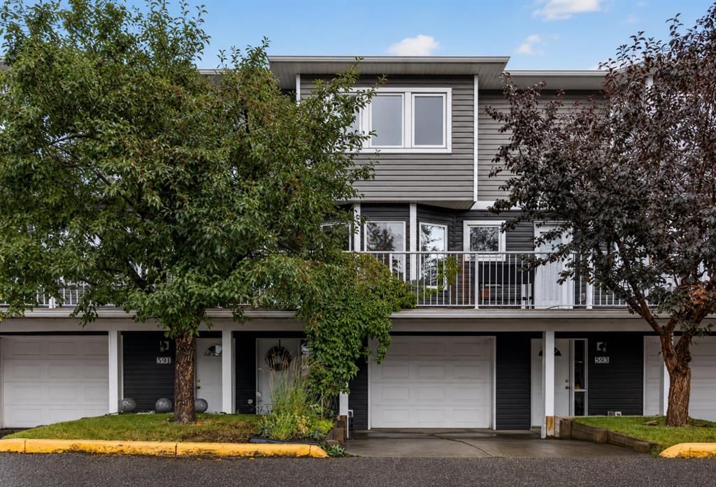 592 Regal Park NE, Calgary — main listing photo