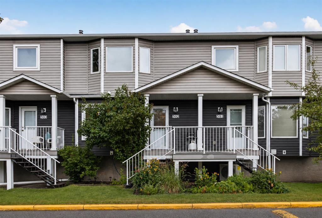 592 Regal Park NE, Calgary — photo 2 of 27