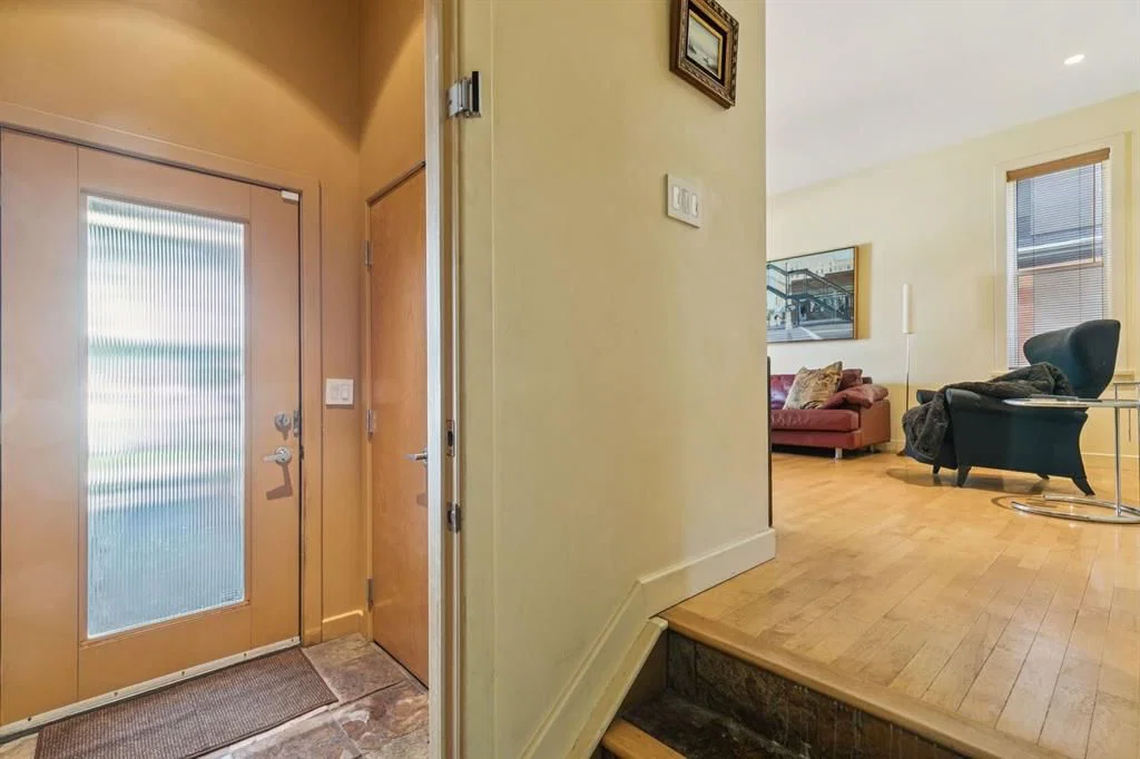 1717 7 Avenue NW, Calgary — photo 3 of 48