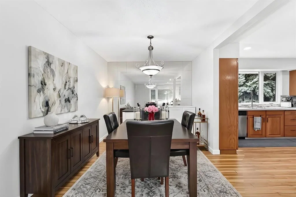 1008 Cantabrian Drive SW, Calgary — photo 2 of 20