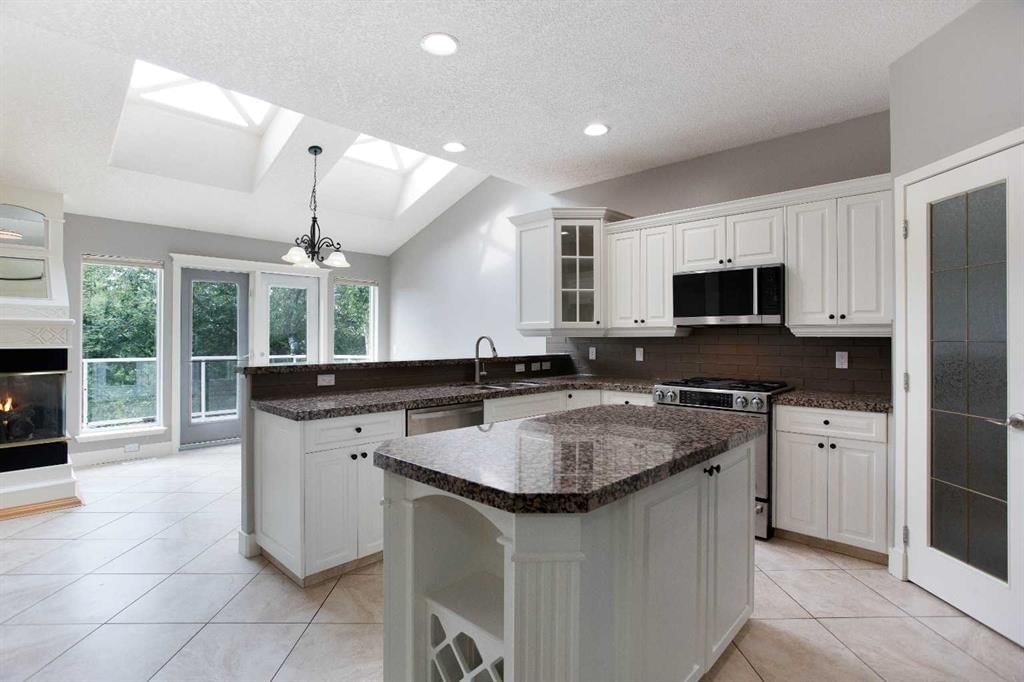 3414 Douglasdale Boulevard SE, Calgary — photo 3 of 38