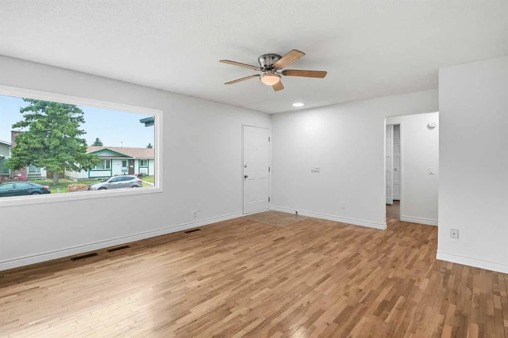 1211 Maitland Drive NE, Calgary — photo 3 of 25