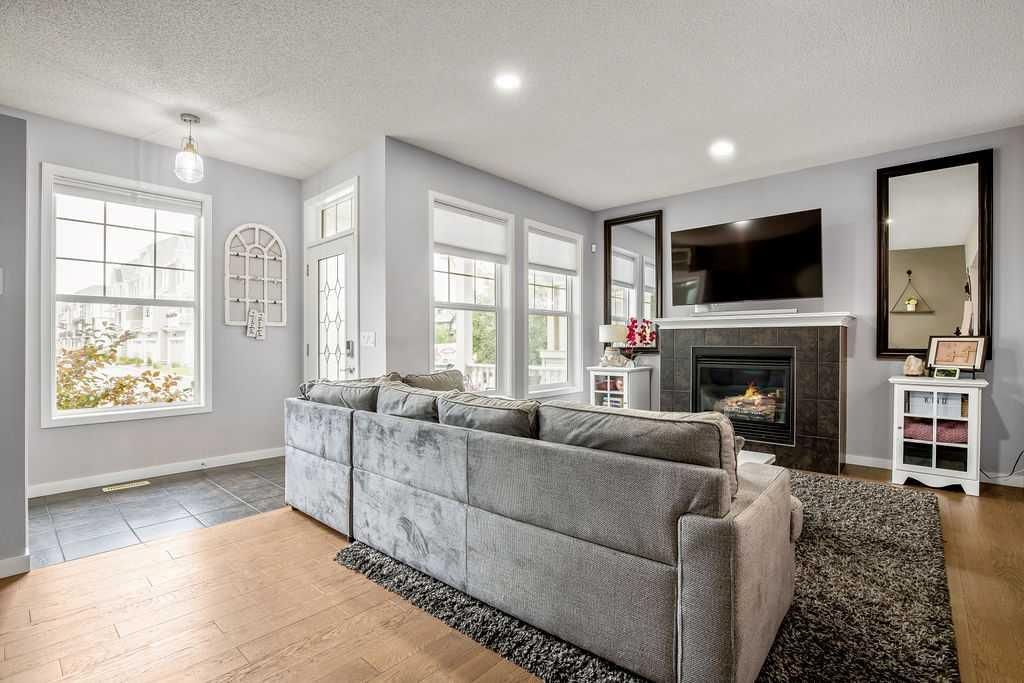 81 New Brighton Heights SE, Calgary — photo 4 of 32