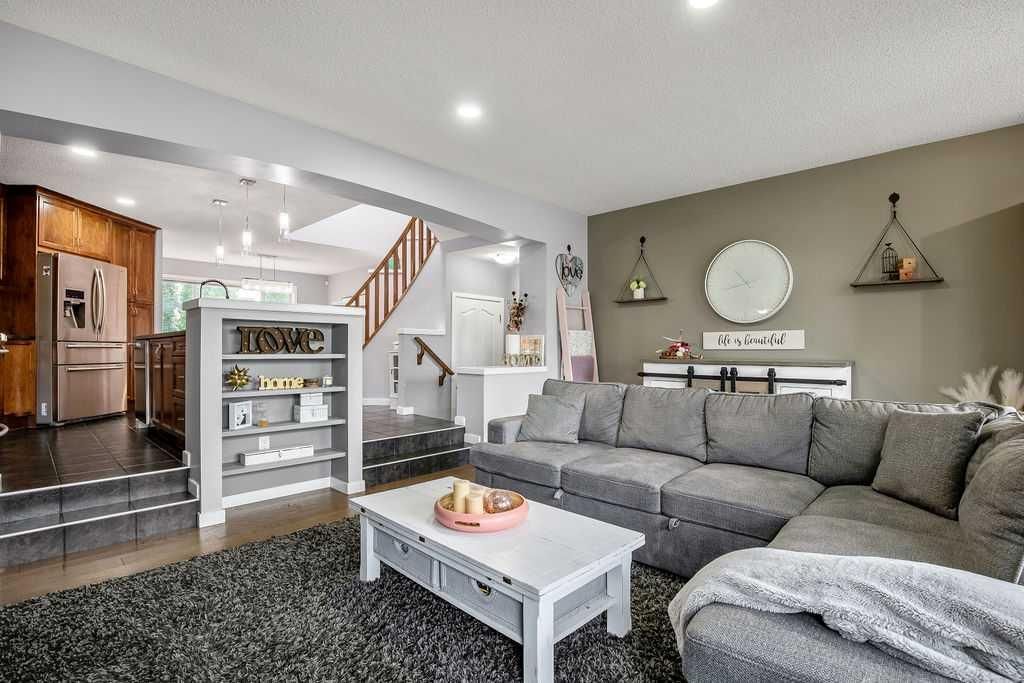 81 New Brighton Heights SE, Calgary — photo 5 of 32