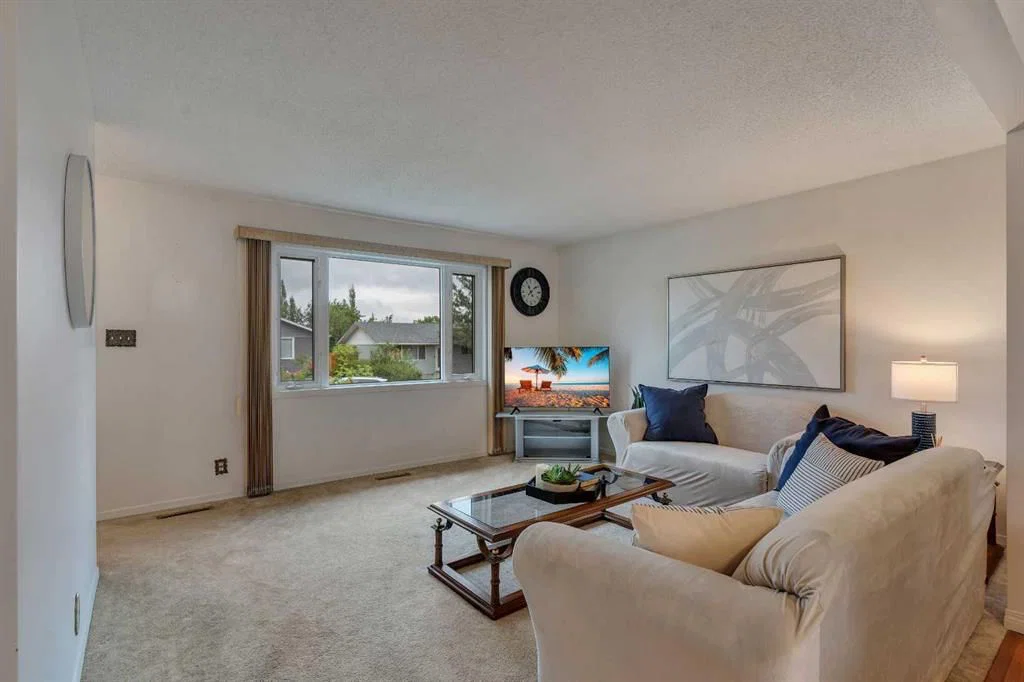 219 Tache Avenue NW, Calgary — photo 3 of 41