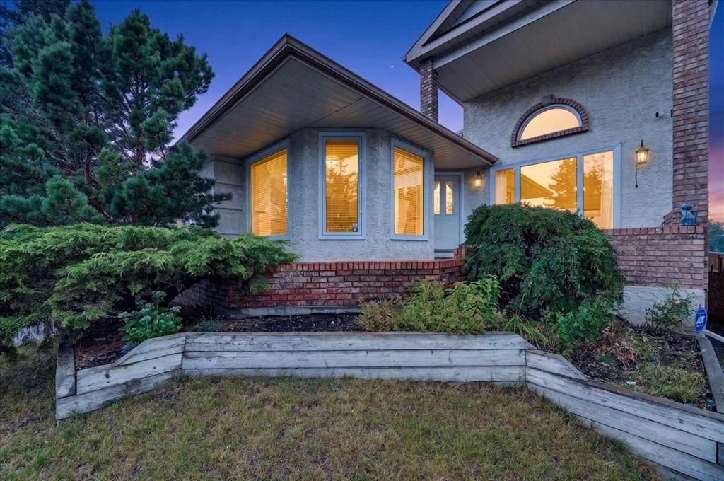 876 Shawnee Drive SW, Calgary — photo 2 of 36
