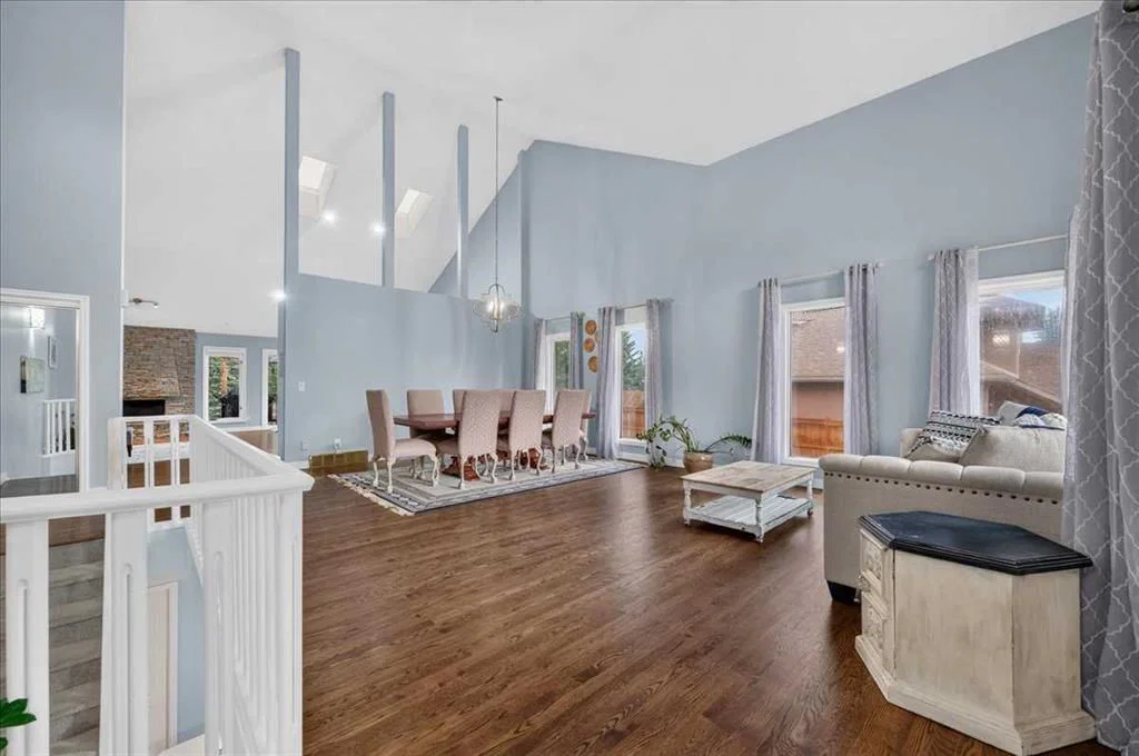 876 Shawnee Drive SW, Calgary — photo 3 of 36