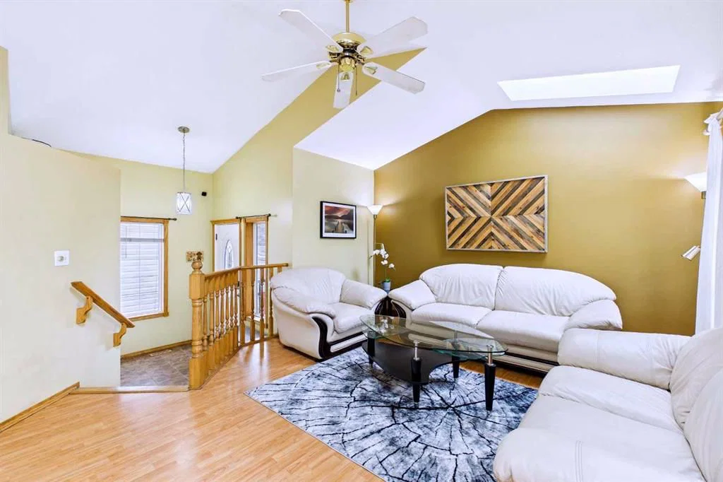 187 Bridlewood Circle SW, Calgary — photo 3 of 40