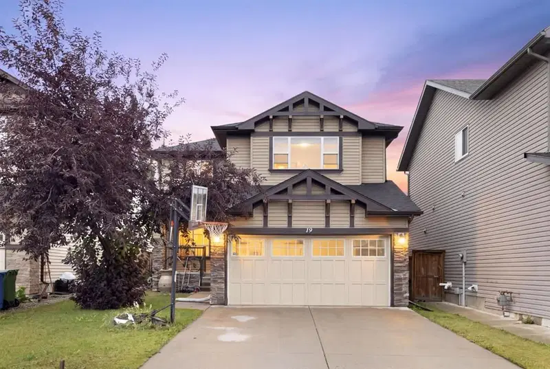 19 Silverado Skies Bay SW, Calgary — main listing photo
