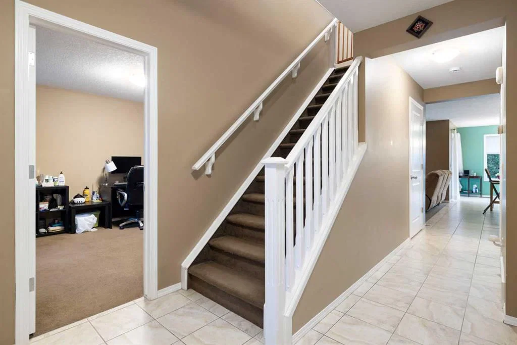19 Silverado Skies Bay SW, Calgary — photo 5 of 47