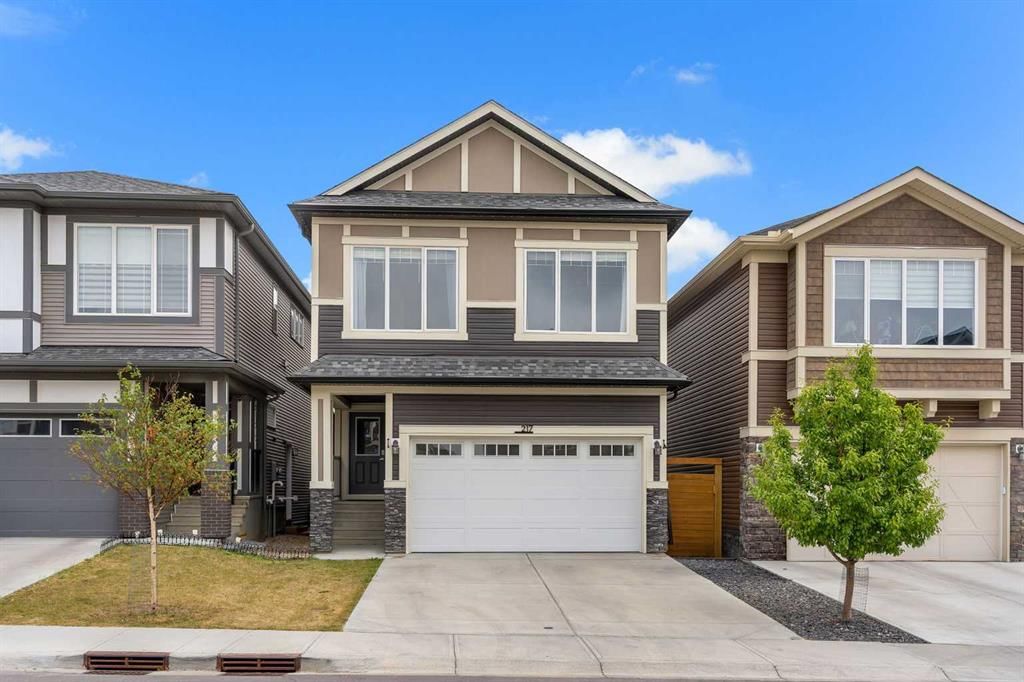 217 Lucas Crescent NW, Calgary — photo 2 of 33