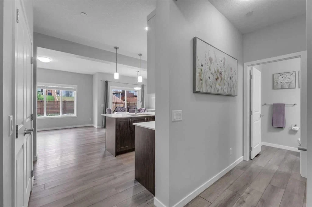 217 Lucas Crescent NW, Calgary — photo 5 of 33