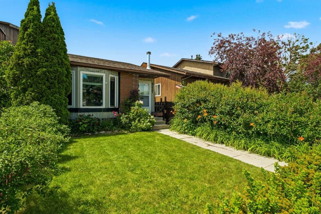 4227 49 Street NE, Calgary — photo 3 of 43