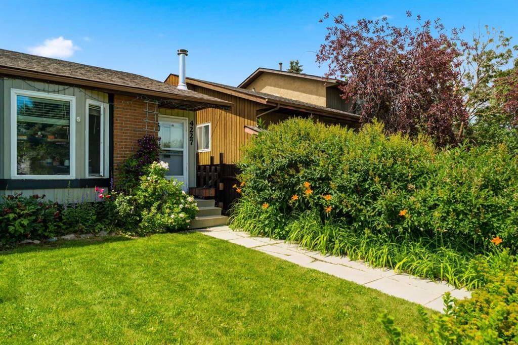 4227 49 Street NE, Calgary — photo 4 of 43