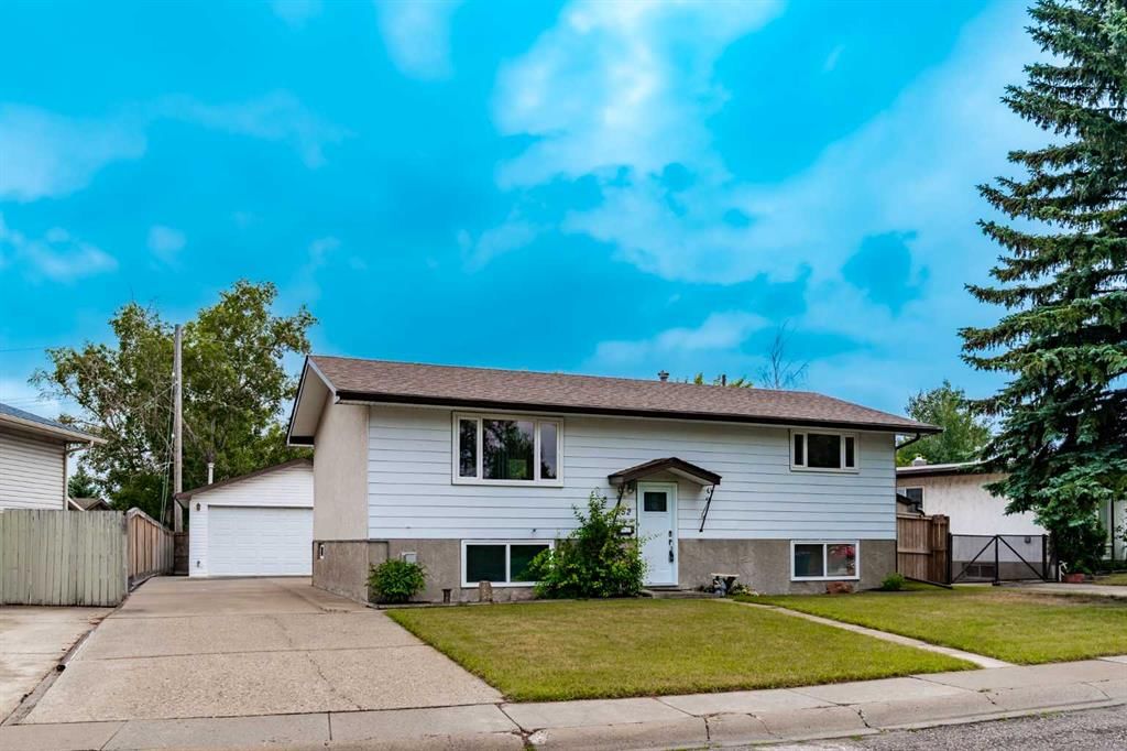 152 Maddock Way NE, Calgary — photo 3 of 45