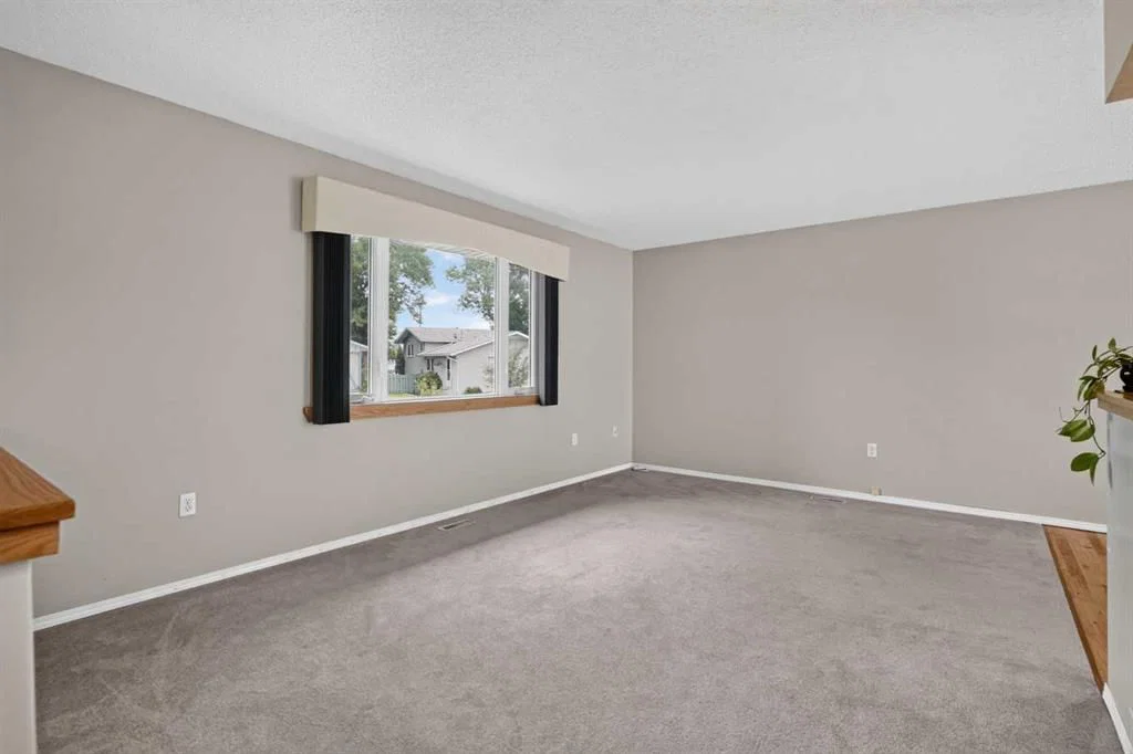 152 Maddock Way NE, Calgary — photo 5 of 45