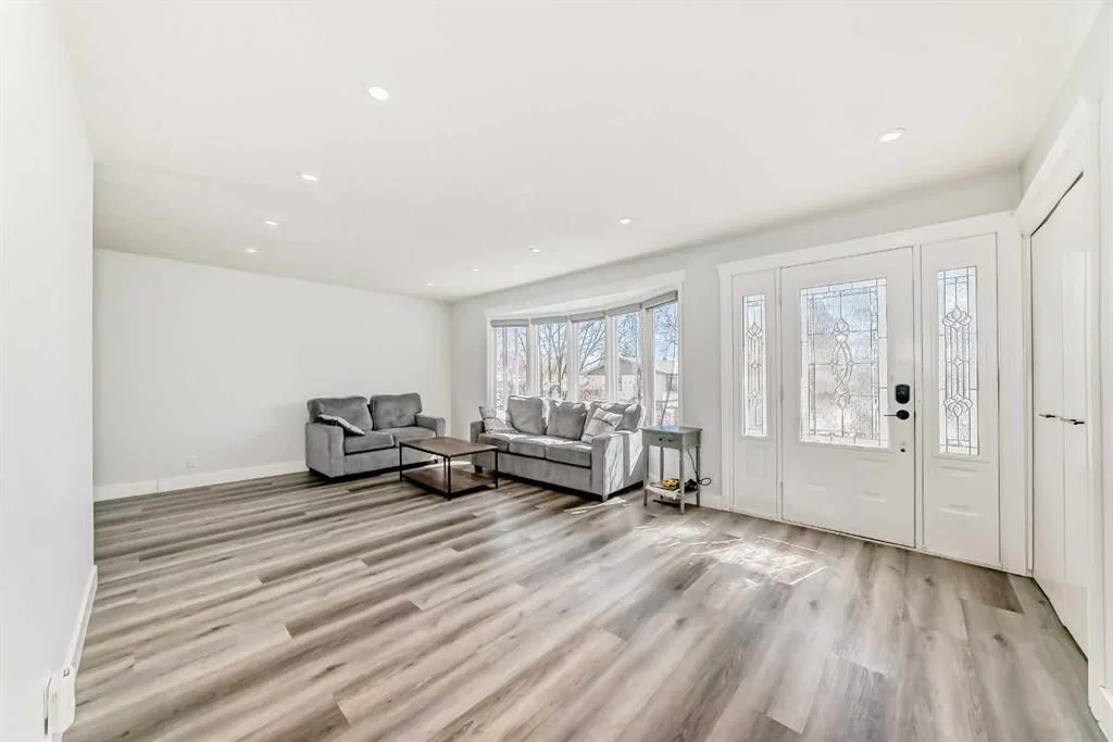 204 Whiteview Close NE, Calgary — photo 3 of 33
