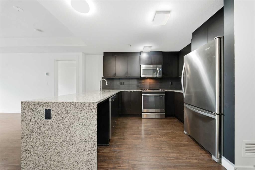 109, 45 Aspenmont Heights SW, Calgary — photo 5 of 40
