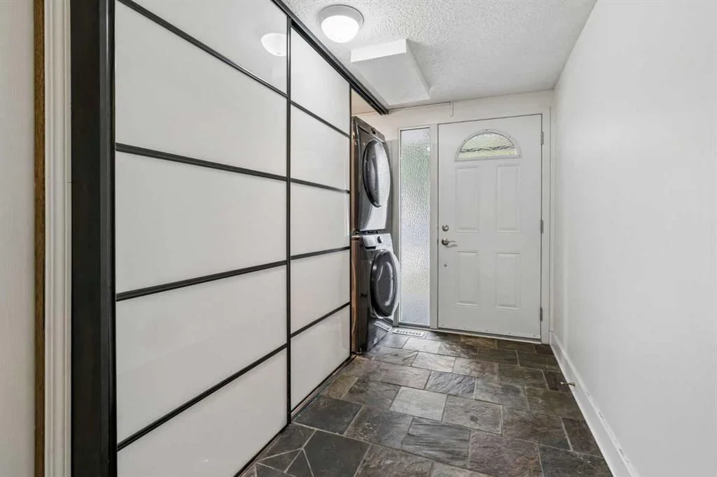 25, 1011 Canterbury Drive SW, Calgary — photo 5 of 32