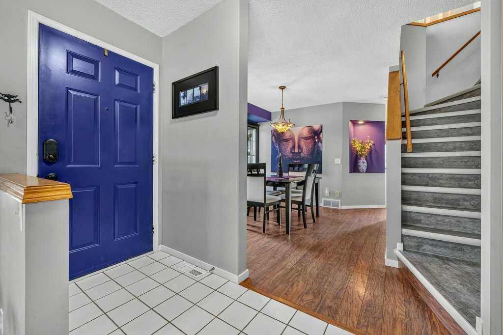 83 Millrise Crescent SW, Calgary — photo 5 of 49