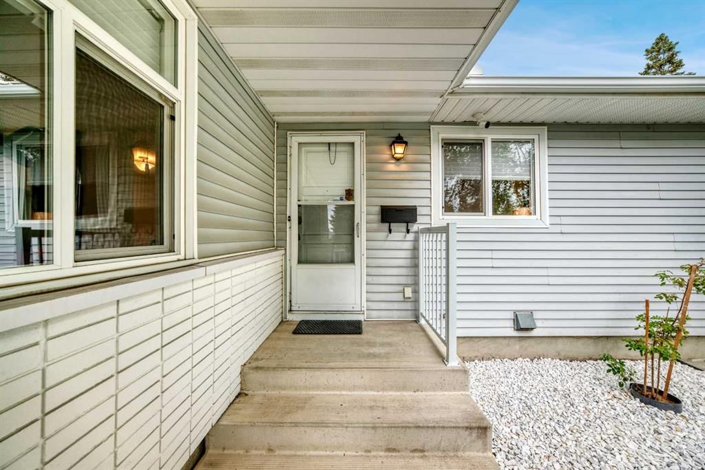 6203 Dalmarnock Green NW, Calgary — main listing photo