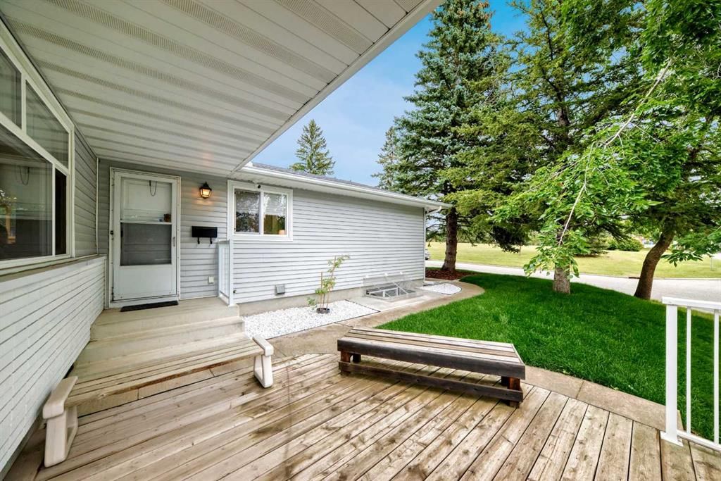 6203 Dalmarnock Green NW, Calgary — photo 4 of 47