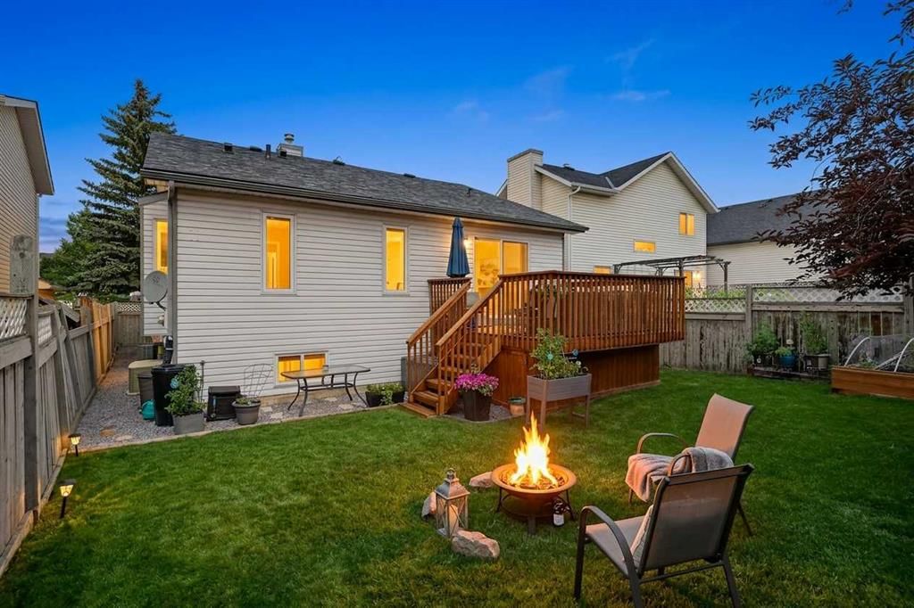 940 Coventry Drive NE, Calgary — photo 2 of 45