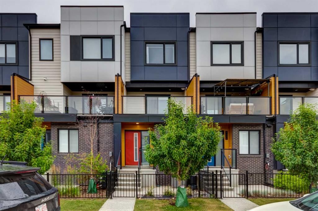 8524 21 Avenue SE, Calgary — main listing photo
