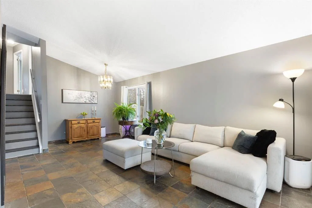 176 Riverbend Drive SE, Calgary — photo 5 of 46