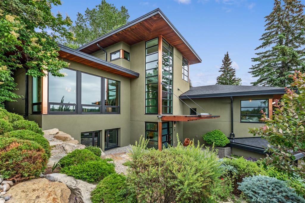2320 Juniper Road NW, Calgary — photo 2 of 50