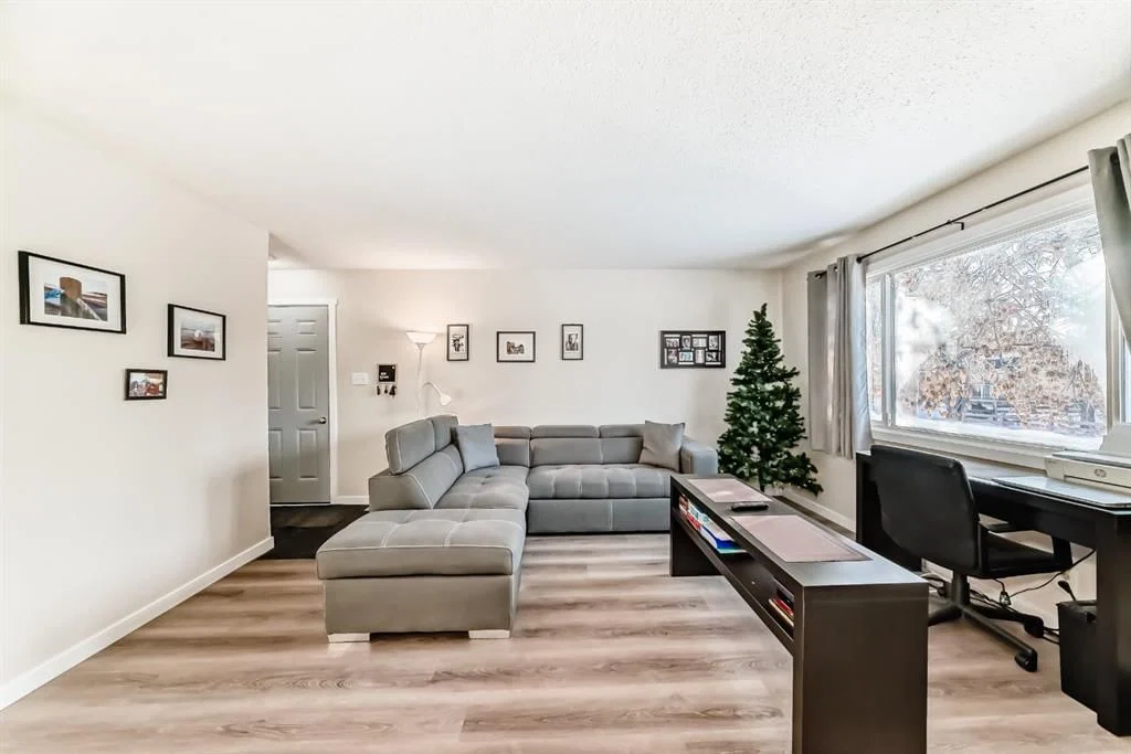 3221 32A Avenue SE, Calgary — photo 3 of 41