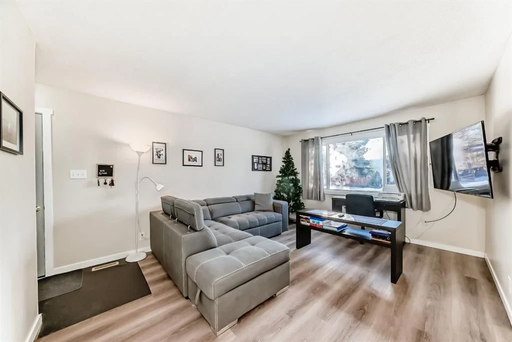 3221 32A Avenue SE, Calgary — photo 5 of 41