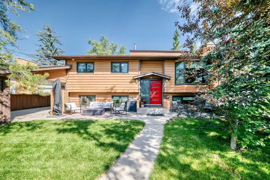 9120 48 Avenue NW, Calgary — main listing photo