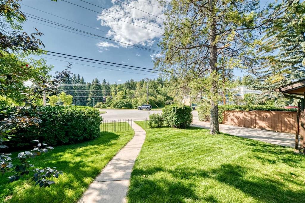 9120 48 Avenue NW, Calgary — photo 4 of 47
