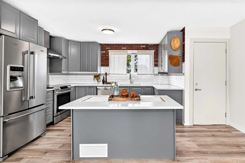 42 Rundlelawn Close NE, Calgary — photo 3 of 32