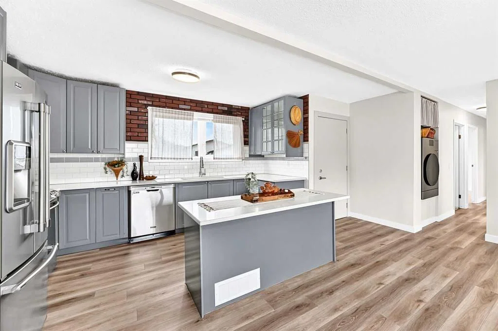 42 Rundlelawn Close NE, Calgary — photo 4 of 32