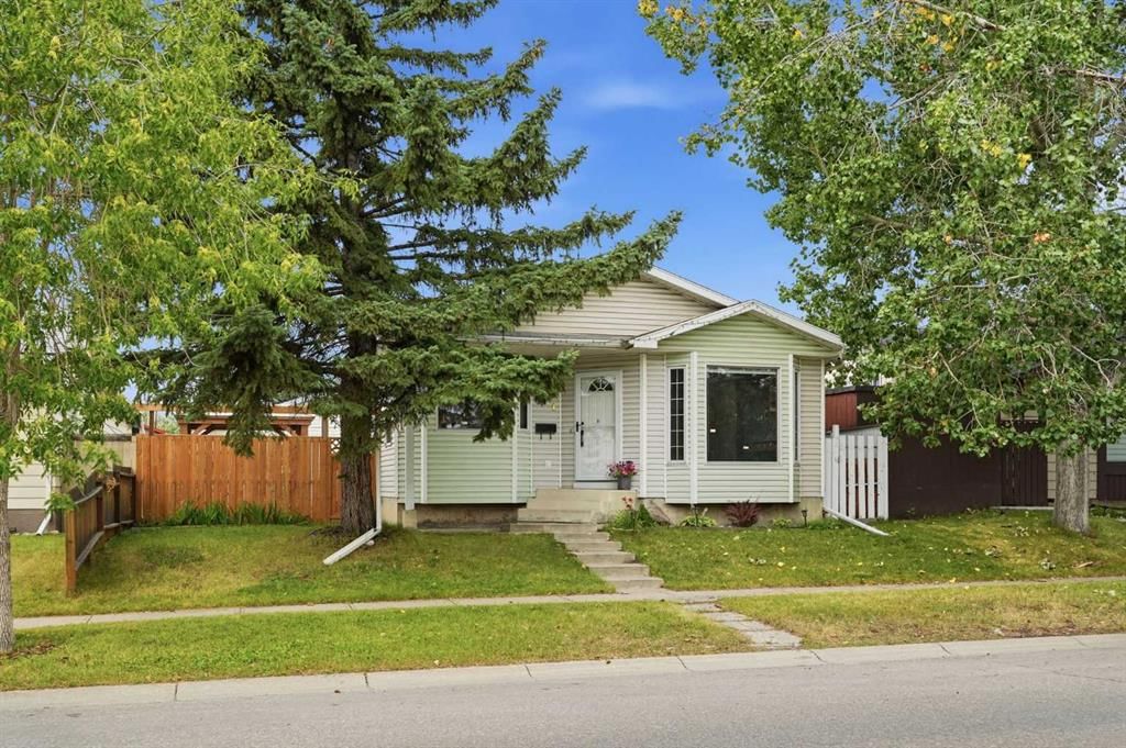 251 Erin Woods Drive SE, Calgary — photo 2 of 50