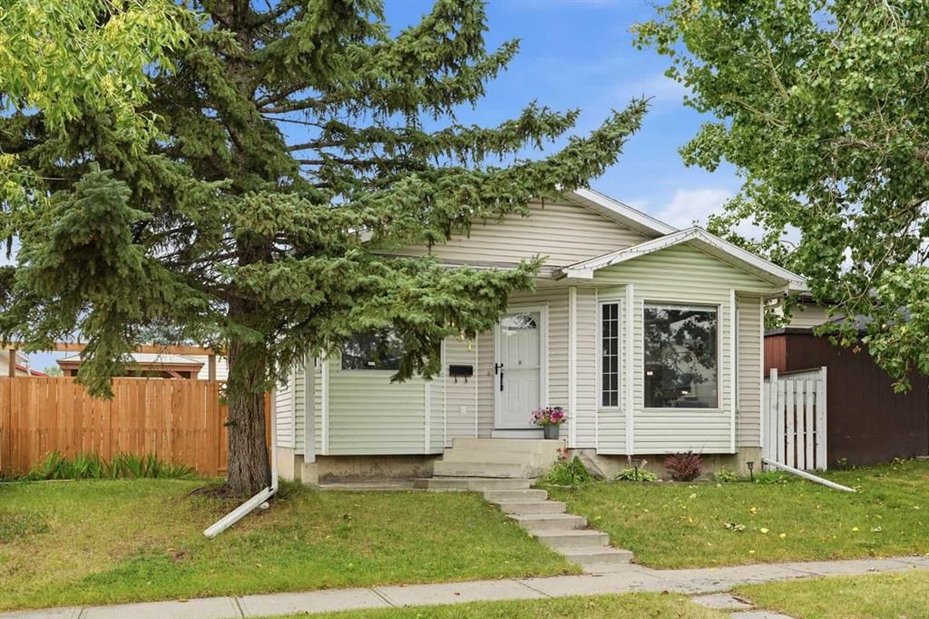 251 Erin Woods Drive SE, Calgary — photo 3 of 50