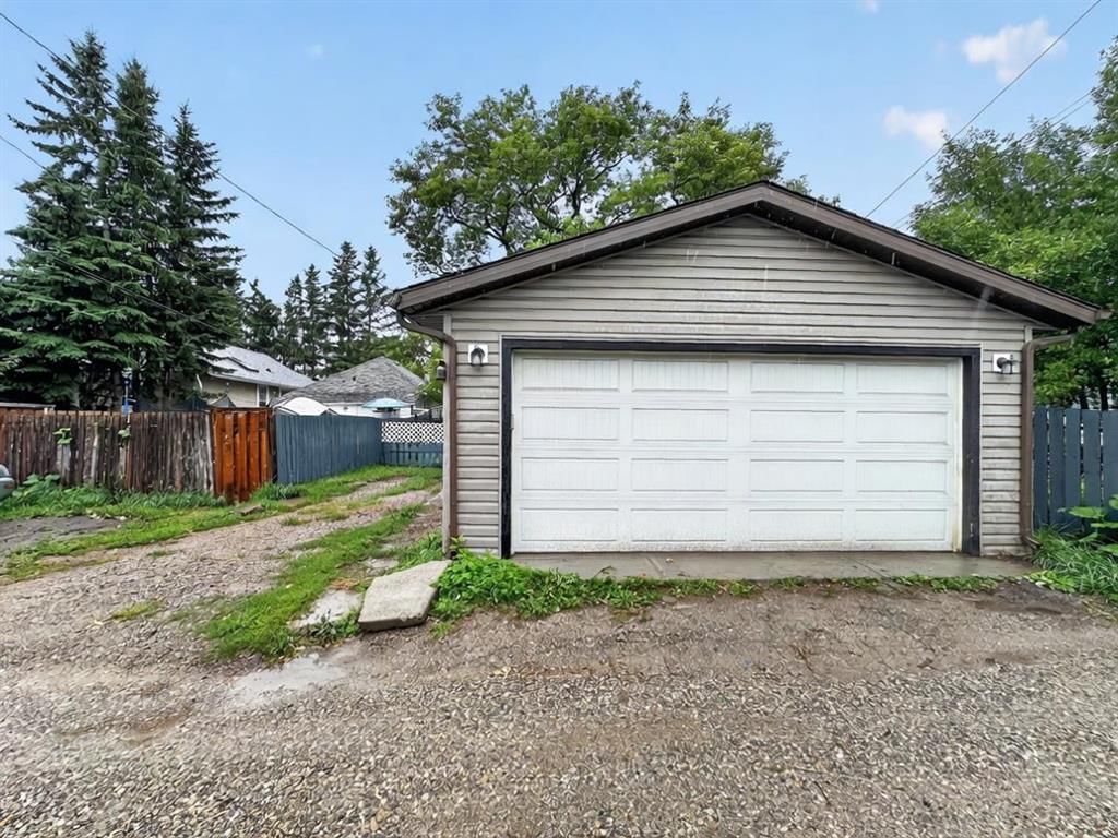 1608 3 Street NW, Calgary — photo 5 of 44
