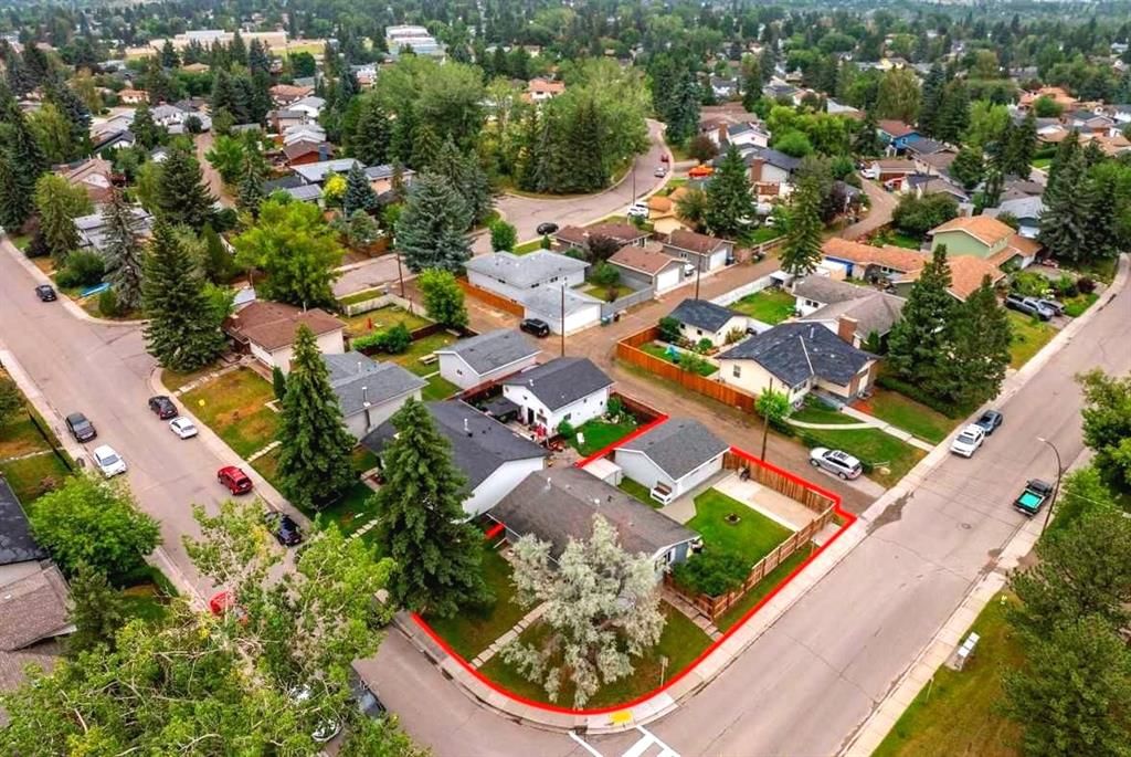344 Queen Charlotte Road SE, Calgary — photo 3 of 45
