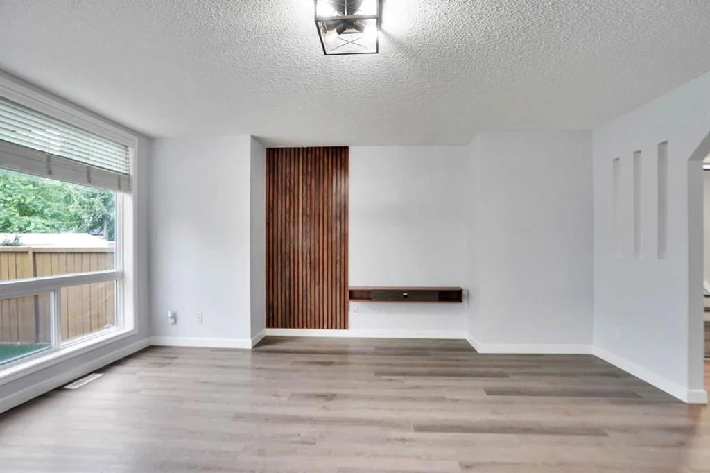 41 Millview Park SW, Calgary — photo 3 of 31