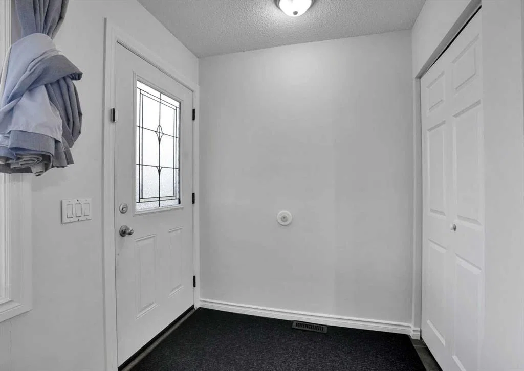 896 Rundlecairn Way NE, Calgary — photo 4 of 38