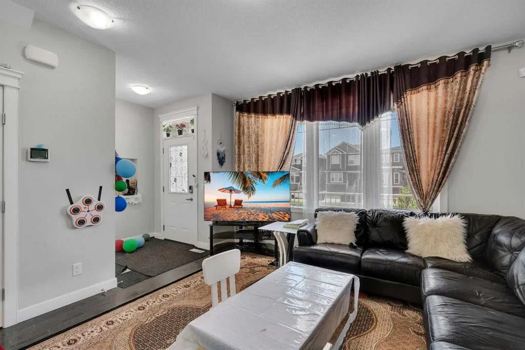 552 Redstone Drive NE, Calgary — photo 3 of 26