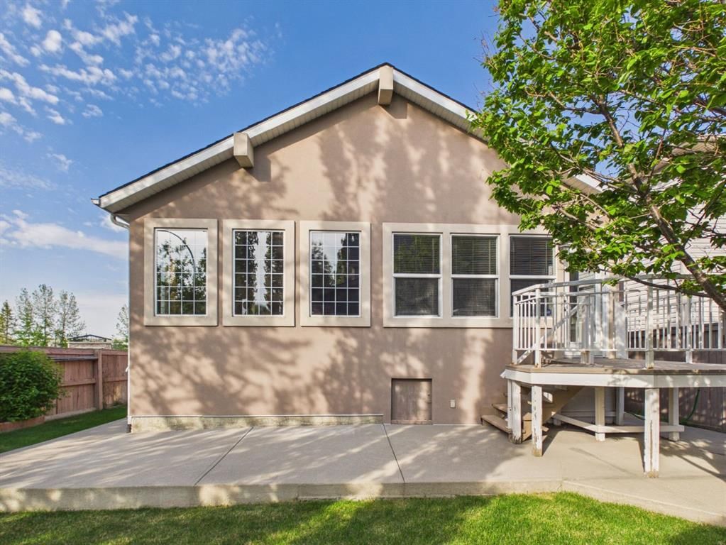 181 Panamount Hill NW, Calgary — photo 2 of 27