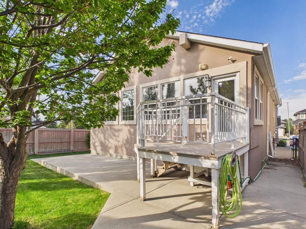 181 Panamount Hill NW, Calgary — photo 3 of 27