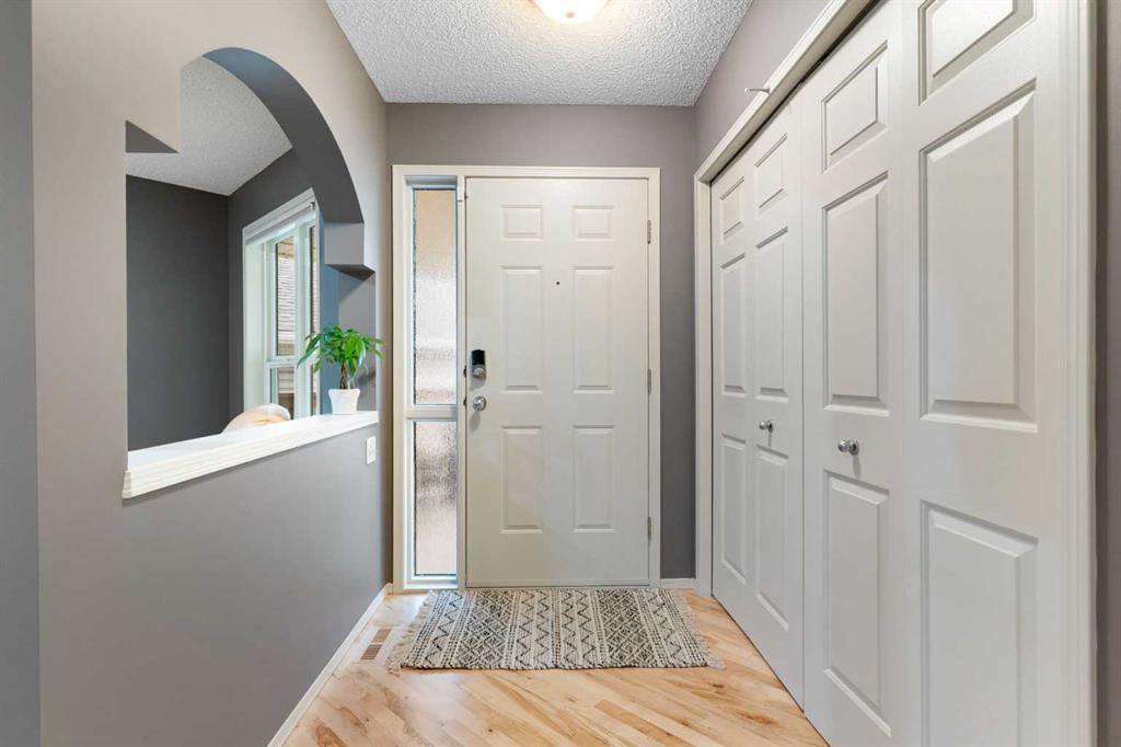 131 Valley Stream Close NW, Calgary — photo 3 of 48
