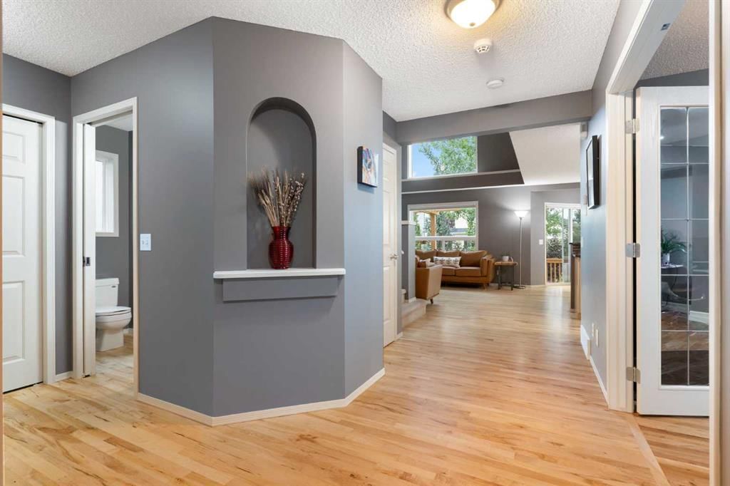 131 Valley Stream Close NW, Calgary — photo 4 of 48