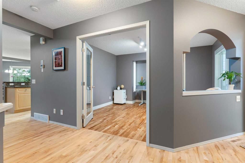 131 Valley Stream Close NW, Calgary — photo 5 of 48